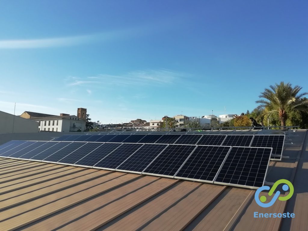 Colocación de placas solares - energía solar - fotovoltaica - Segorbe - Castellón - Enersoste - logo