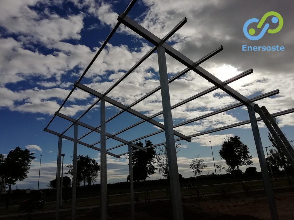 Estructura para la colocación de placas solares en Albalat dels Sorells (Valencia). Energías renovables. Energía solar. Paneles fotovoltaicos, Autoconcusmo. Enersoste. Segorbe (Castellón)