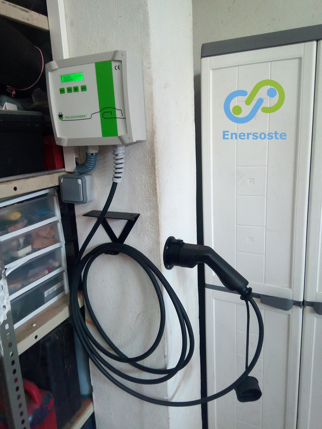 Ligero Inesperado cajón Instalación de un cargador de coche eléctrico en garaje privado ~ Enersoste  - Energías renovables