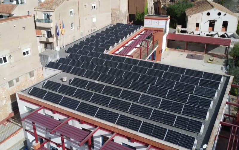 Foto de instalación fotovoltaica colectiva en Geldo.