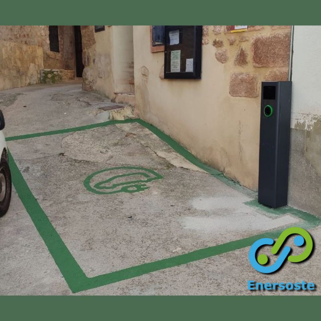 Punto de carga de vehículo eléctrico en Fuentes de Rubielos con Enersoste.
