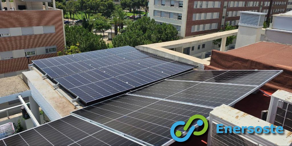 Paneles solares AIKO sobre estructura inclinada – Torrent